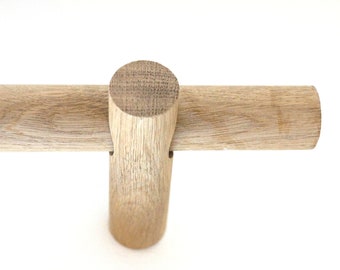Handgemaakte eikenhouten gordijnroedebeugel, minimalistisch interieur