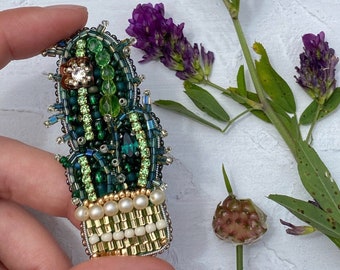 Bordado a mano cactus cristal abalorios broche, pequeño regalo de cactus para ella con piedra preciosa Swarovski, broche con cuentas pin