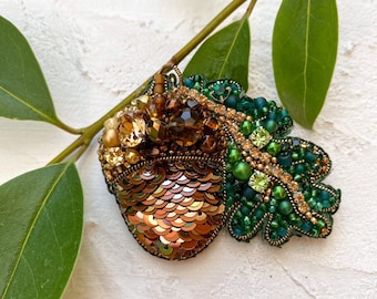 Foglia di quercia e gioielli con perline di ghianda, spilla di perline di vetro autunnale per un regalo di compleanno amante delle piante