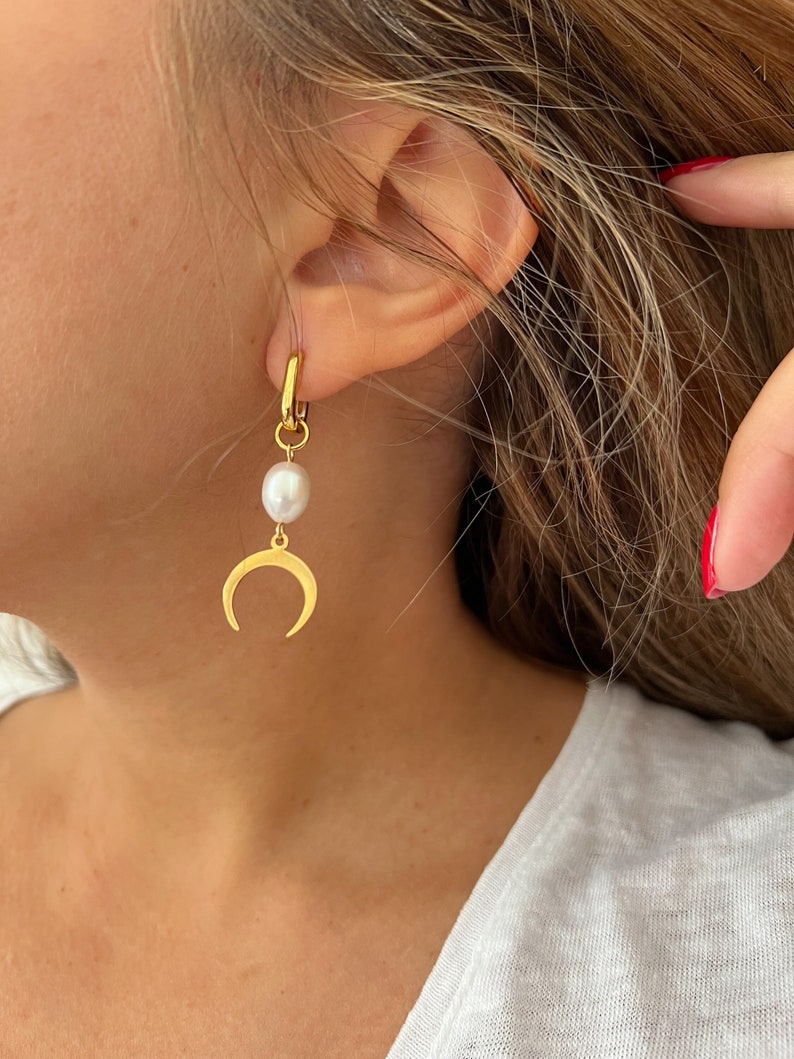 Pearl earrings, Snake Moon dangle mismatched earrings, Boho gold huggie set zdjęcie 4