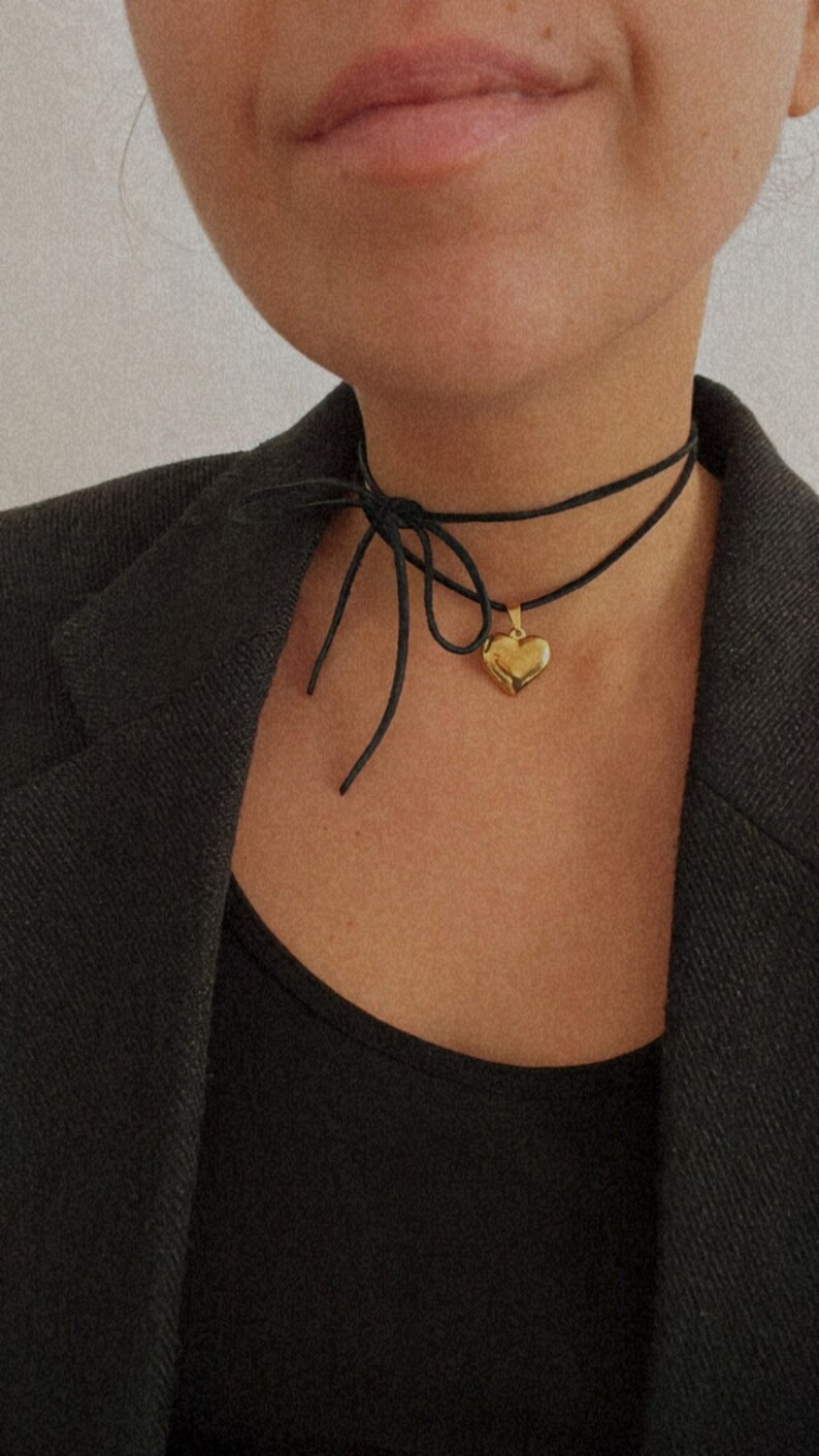 Faux Wildleder Halskette mit Herz Anhänger Krawatte Bogen Halsband, Schwarze Schnur y2k Halsband Stahl Schmuck Bild 1