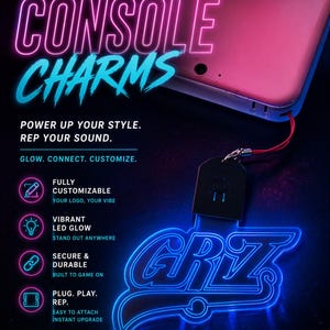 Puede incluir: Amuletos de consola EDM personalizados con brillo LED vibrante. La imagen muestra una consola rosa y azul con un amuleto con el logotipo "GRZ" en azul neón. El texto dice "Potencia tu estilo. Representa tu sonido."