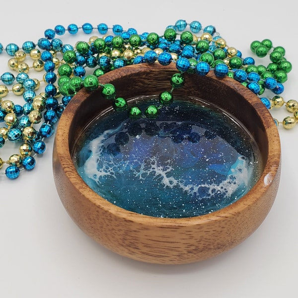 Bol à bagues, plat de bijoux.  Base de résine en bleu et vert et paillettes.