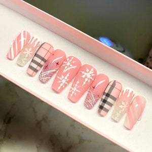 Pink Winter Nails | winter Nails | Press on Nails | Fake nails | Snowflakes nails | Pink & White Nails | Plaid Nails | Christmas Nails