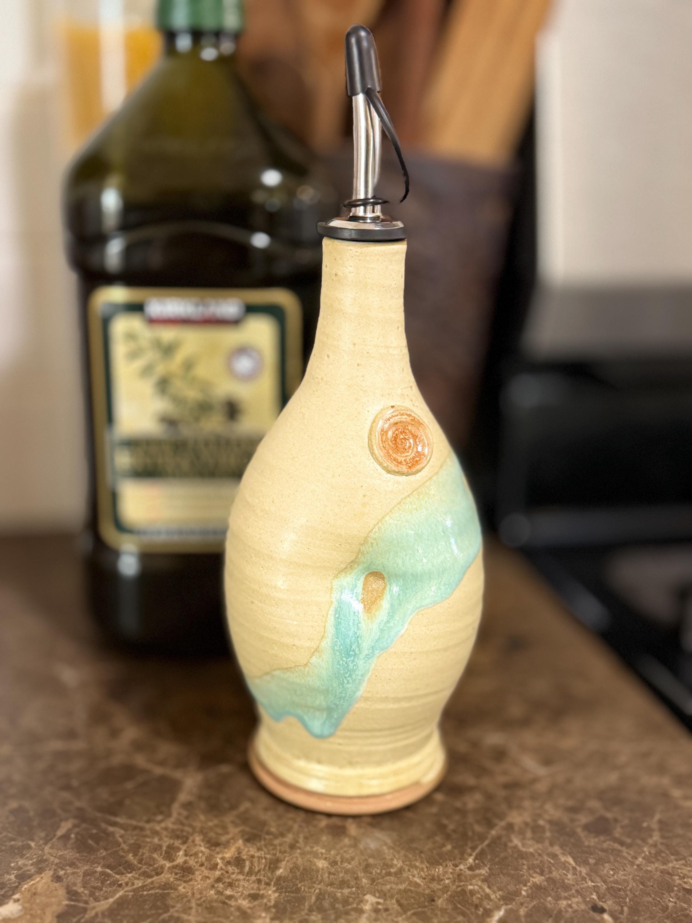 オリーライフ テラポット Pottery Olive Oil Cruet Pourer, EVOO Dispenser in Morning Zen