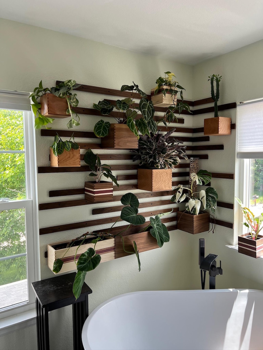 Handmade Natural Walnut Plant Wall: Customizable Self-watering
