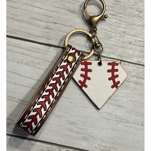 Laser SVG pour Baseball ou Softball Key Fob, porte-clés de sport en cuir, Stitch Strap-File Only No Physical Product Shipped Glowforge Tested