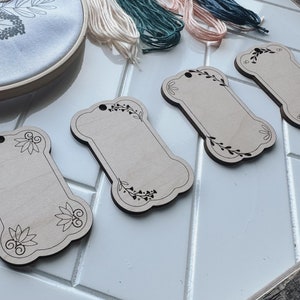 Laser SVG-4 FloralEs Muster Fadenhalter, Laser SVG für Glowforge, Stickerei Bobbin, Webbandhalter Karte Nur Laserschneidedatei