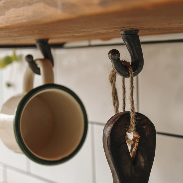 Crochets en fonte pour étagère | Crochets pour tasses | Crochets en forme de tasse | Crochets pour étagères | Café-bar | Accessoires de bar | Fabriqué à la main | Maison folklorique