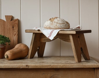 Vintage Style Bread Board | Vintage Style Cake Stand | Wooden Cake Stand | Wooden Serving Board | Kitchen Decor | Folkhaus