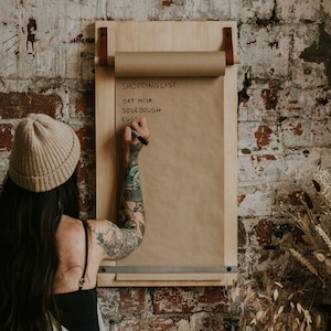Distributeur mural de rouleau de papier kraft en bois massif | Porte-rouleau suspendu en papier kraft | Tableau de bord | Tableau de menu | Maison folklorique