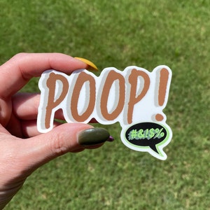 Puede incluir: Una pegatina marrón con la palabra "POOP!" en letras blancas y un globo de diálogo negro que dice "#&!$" en letras verdes.