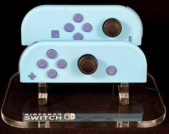 Himmelblaue Joycons mit schiefergrauen Knöpfen