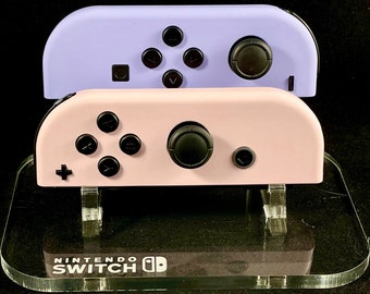 Juego de Joy-Con de Nintendo en tonos pastel, personalizado en rosa y violeta, con botones completamente negros