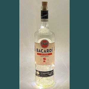 Bacardi gekruide rum fles 1L | Warme/heldere ledverlichting | Oplichtende rumfles | Geüpcycled rumcadeau