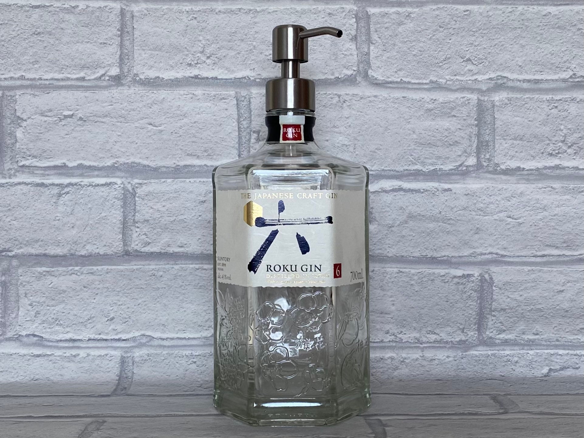 ROKU GIN Resin art