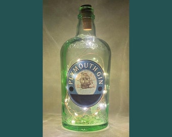 Lampada per bottiglia di gin Plymouth / Luci LED calde / luminose / Bottiglia di gin illuminata / Lucine in sughero / Regalo di gin riciclato