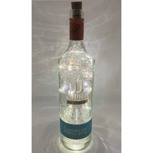 JJ Rum 1L fleslamp | Warme/heldere ledverlichting | Oplichtende rumfles | Kerstverlichting van kurk | Geüpcycled rumcadeau