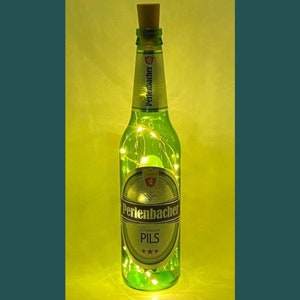 Perlenbacher Bierflaschenlampe | Warme / helle LED-Lichter | Beleuchtete Bierflasche | Kork Lichterkette | Upcycled Bier Geschenk