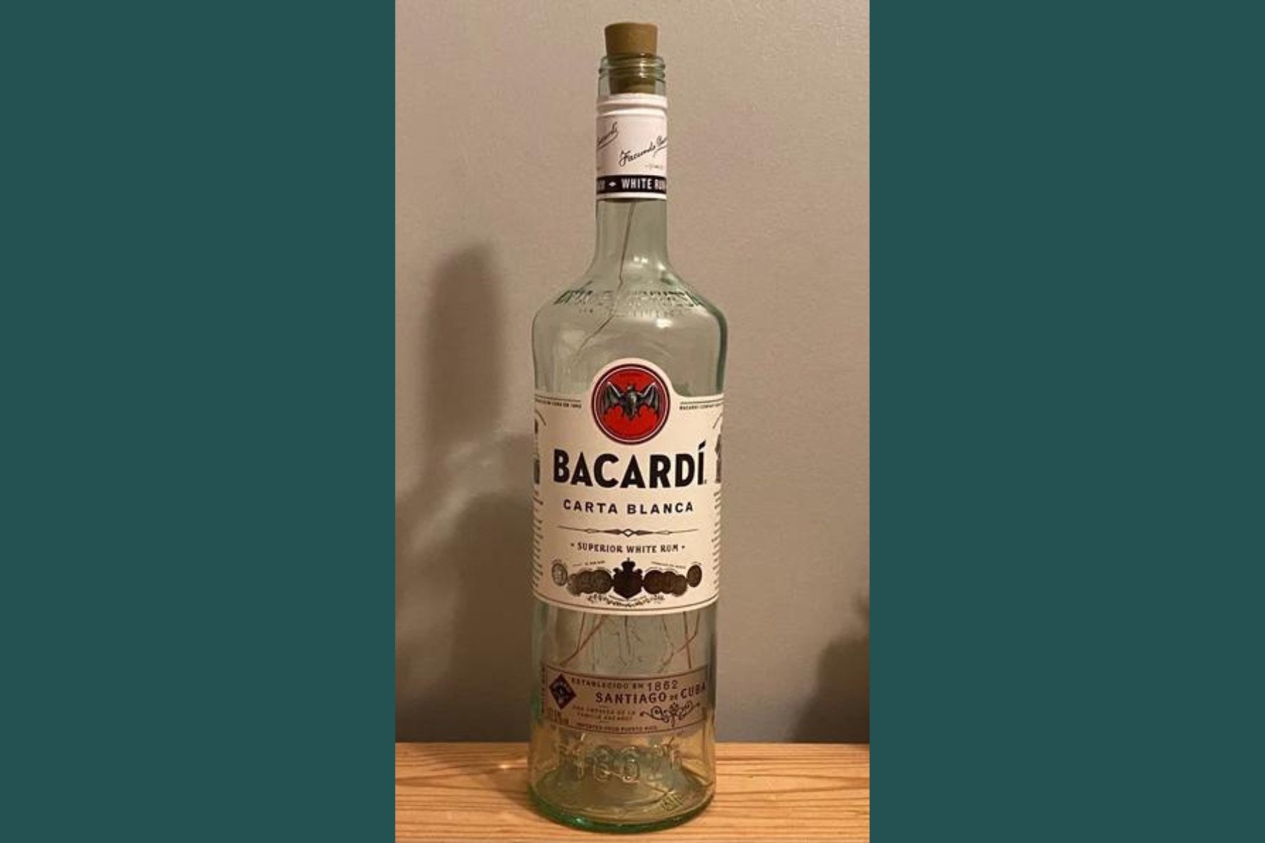 Ром бакарди 70 градусов. Bacardi White. Ром бакарди подарочный набор. Ром vs. Бакарди 1л