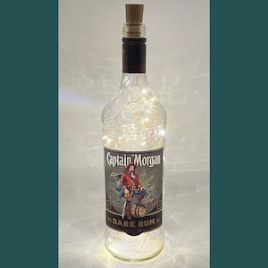Captain Morgan 1L Rum Fles Lamp | Warme/heldere LED-verlichting | Oplichtende rumfles | Kerstverlichting van kurk | Geüpcycled rumgeschenk