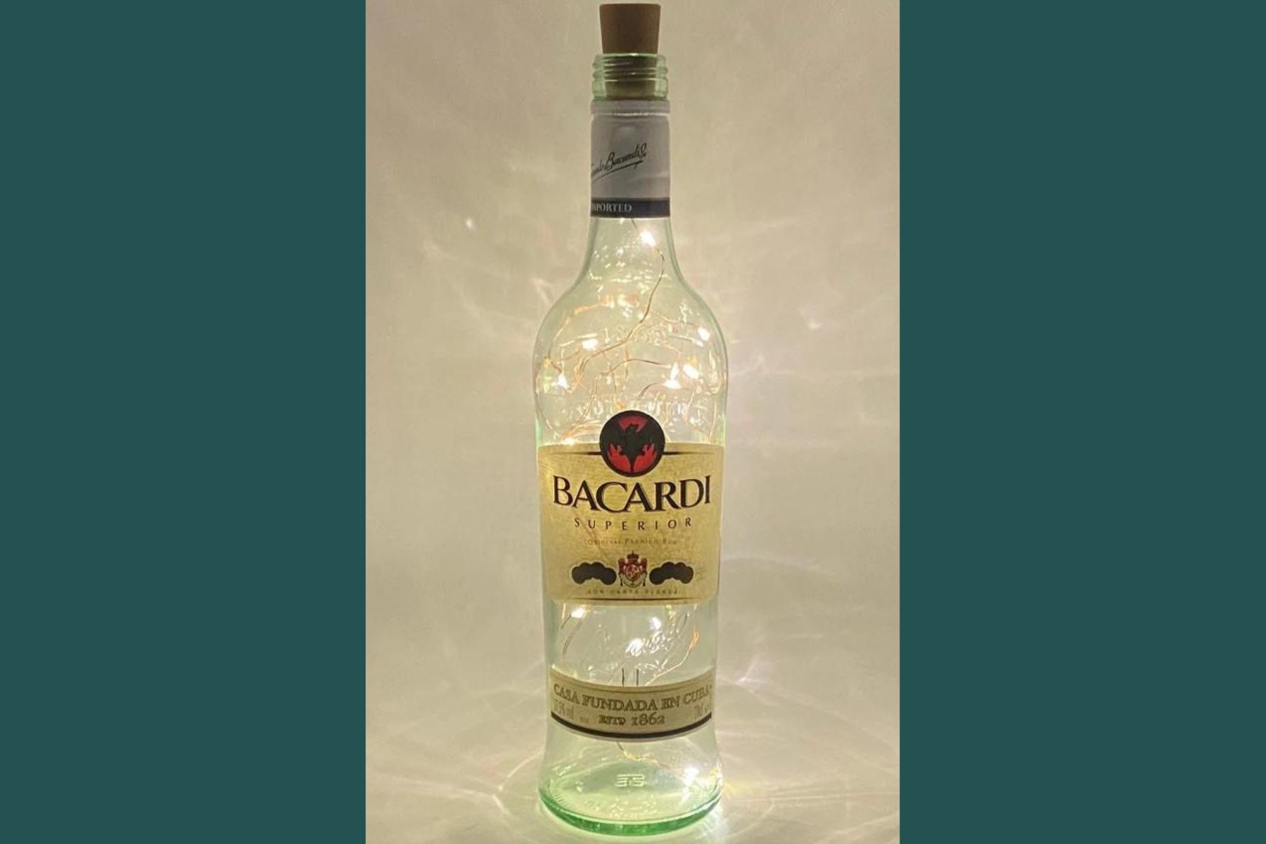 lampe blanche pour bouteille de rhum bacardi | lumières led chaudes/lumineuses lumineuse guirlandes en liège cadeau recyclé