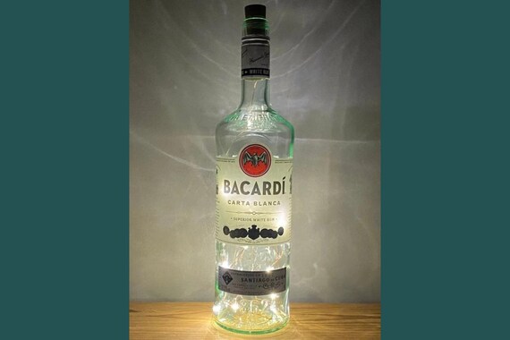 バカルディ ホワイト ラム 1L ボトル ランプ | 温かみのある明るい LED 