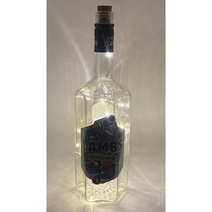 Lambs Spiced Rum 1L fleslamp | Warme/heldere ledverlichting | Oplichtende rumfles | Kerstverlichting van kurk | Geüpcycled rumcadeau
