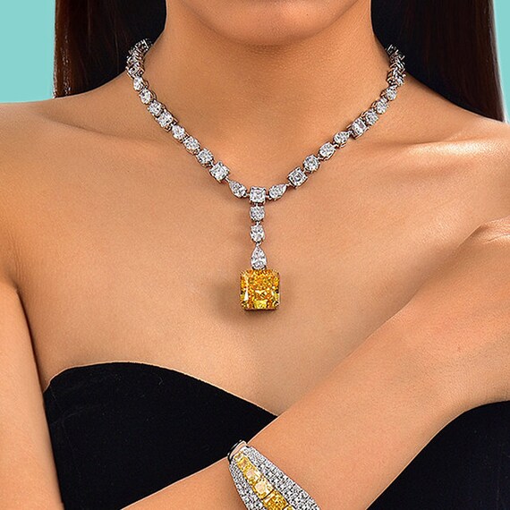 1818mm Luxury Yellow Diamond Pendant 