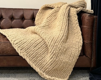 Handmade chunky knit chenille blanket, Farmhouse throw blanket, Housewarming gift, New Mom gift, Picnic blanket, Bohemian, Free US shipping