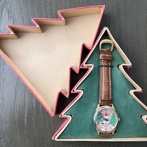 NEW IN BOX (Never Worn) ... Vintage Ltd Edition 1995 Fossil Santa Bear Watch w/All Paperwork