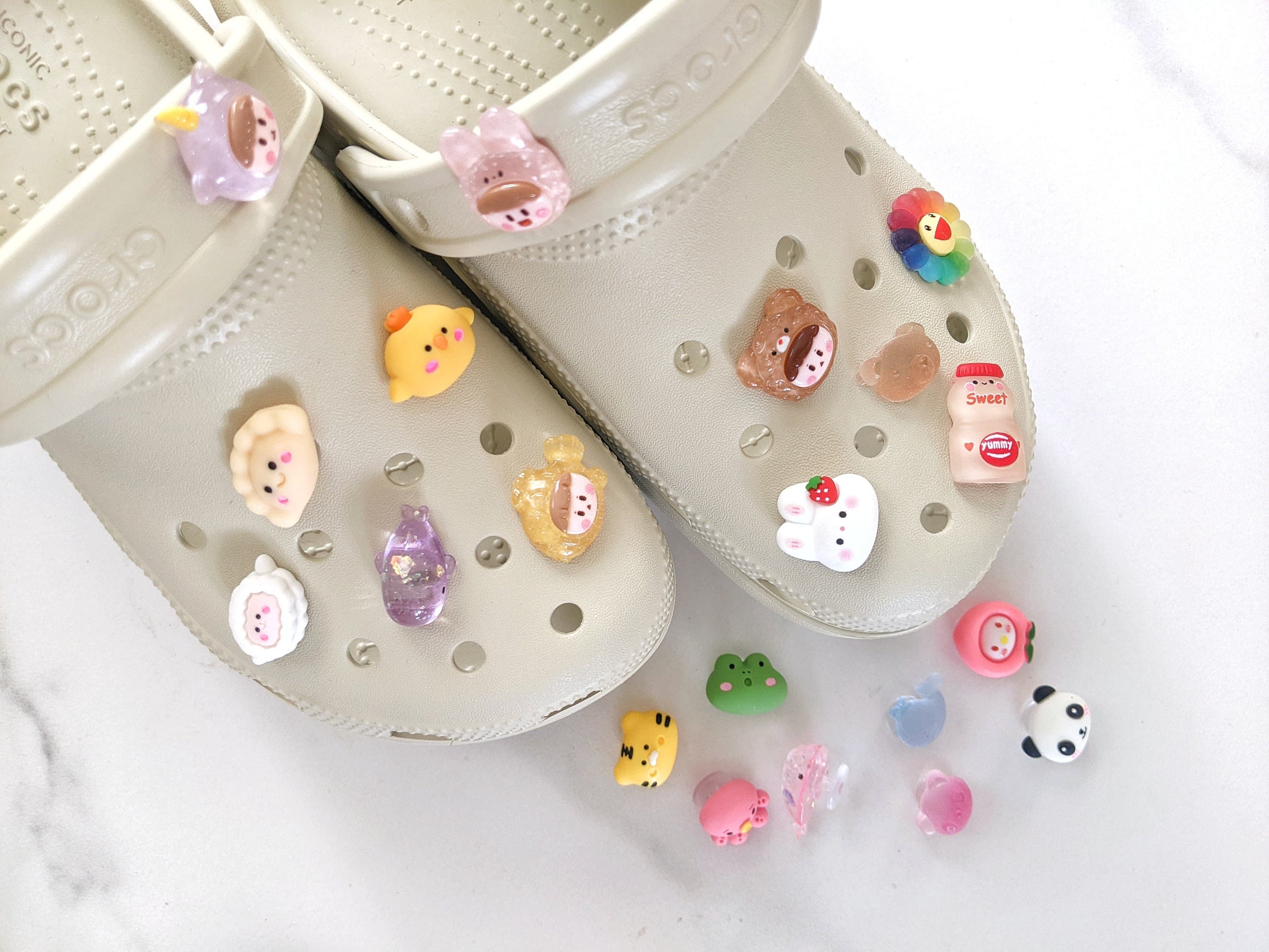 Bt21 populares Kpop promocionales Diseño de Moda Venta caliente para  accesorios zapatos Crocs zapatos 3D de silicona de encanto para regalo de  recuerdo - China Crocs encantos Zapata y hechizos precio