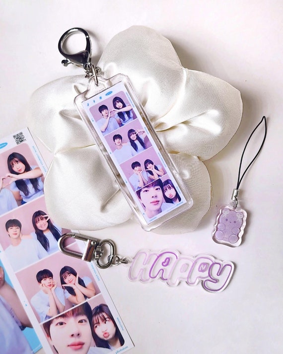 Anie Photo Frae Souvenir Acrylic Rectangular Photo Frae Keychain - Key Chain And Key Ring Price