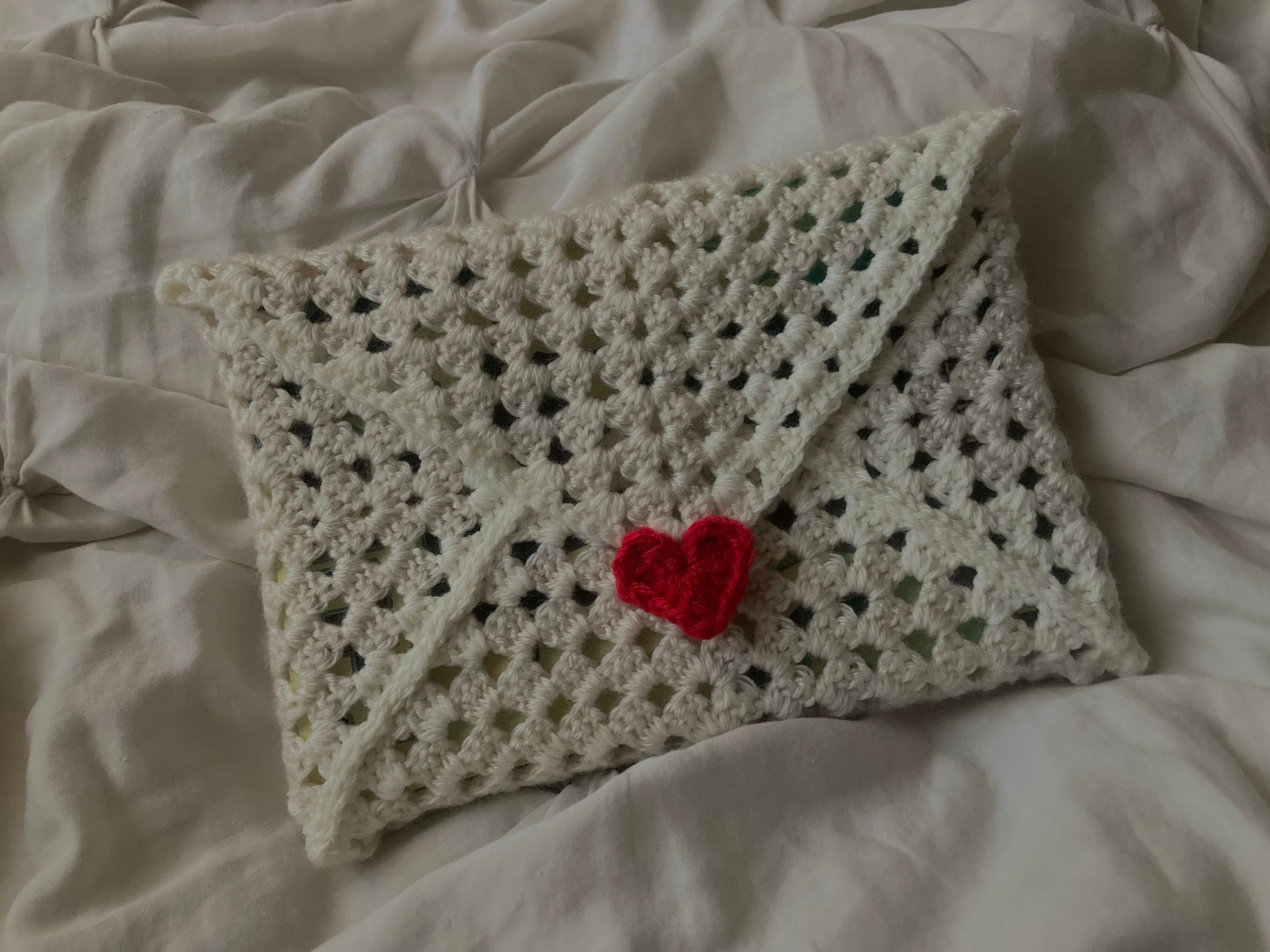 how to crochet a book cover  turn a heart granny square into an adorable  cozy book cover! 