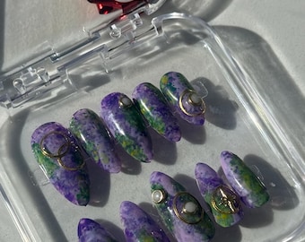 Violet GardenAlmond Press-on Nails