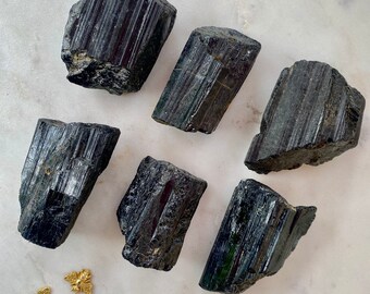 Turmalina negra en bruto, trozos de turmalina