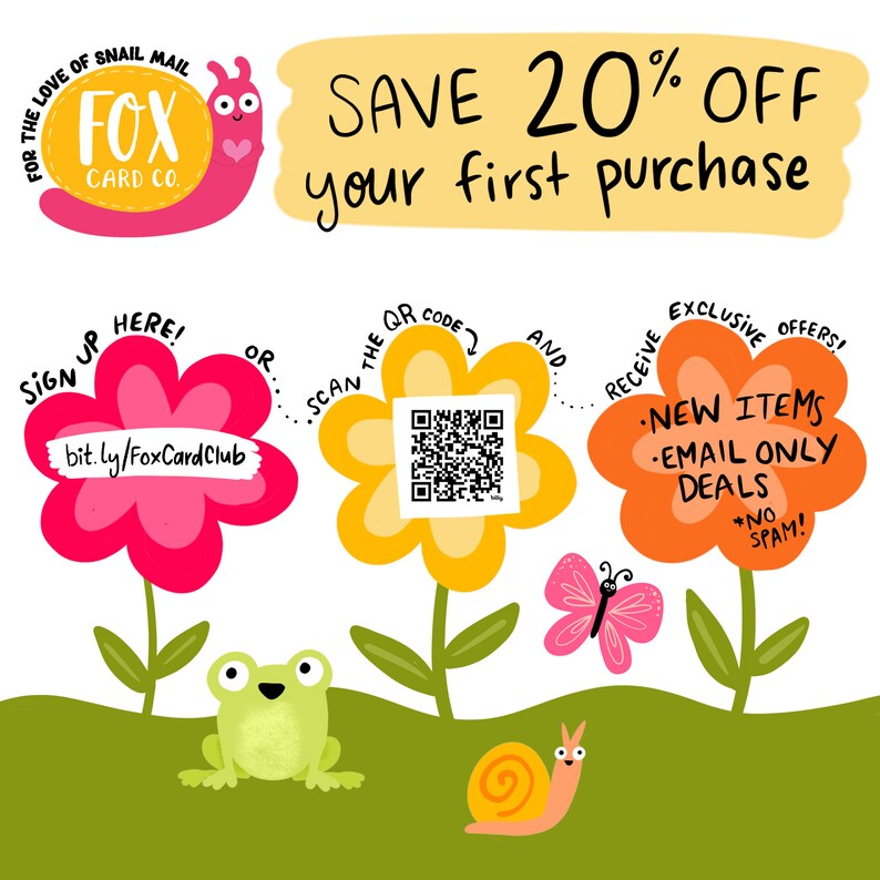 Op de afbeelding: Een kleurrijke illustratie met een roze slak, een groene kikker, een vlinder en bloemen. De tekst luidt "FOR THE LOVE OF SNAIL MAIL FOX CARD CO. SIGN UP HERE! bit.ly/FoxCardClub OR SCAN THE QR CODE AND RECEIVE EXCLUSIVE OFFERS! NEW ITEMS EMAIL ONLY DEALS *NO SPAM!" en "SAVE 20% OFF your first purchase".