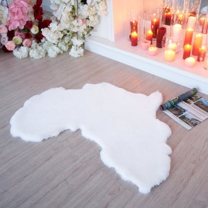 Kaart van Afrika imitatie konijnenbont vloerkleed - 3x3 voet - wit wasbaar accent voor zithoek + kinderkamer + gebeden kleding + moederland cadeau