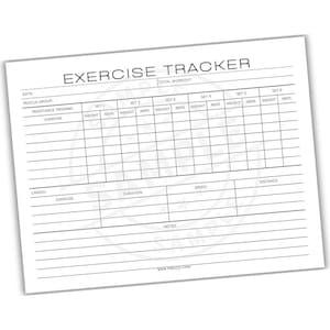 以下が含まれることがあります： 上部に「EXERCISE TRACKER」というタイトルが付いた白いエクササイズトラッカーシート。シートには、日付、筋肉グループ、レジスタンストレーニング、カーディオ、メモのセクションが含まれています。重量と回数の列があります。