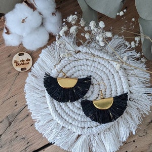 Elegante waaieroorbellen van katoendraad en macramé, boho-stijl, ideaal voor elke gelegenheid