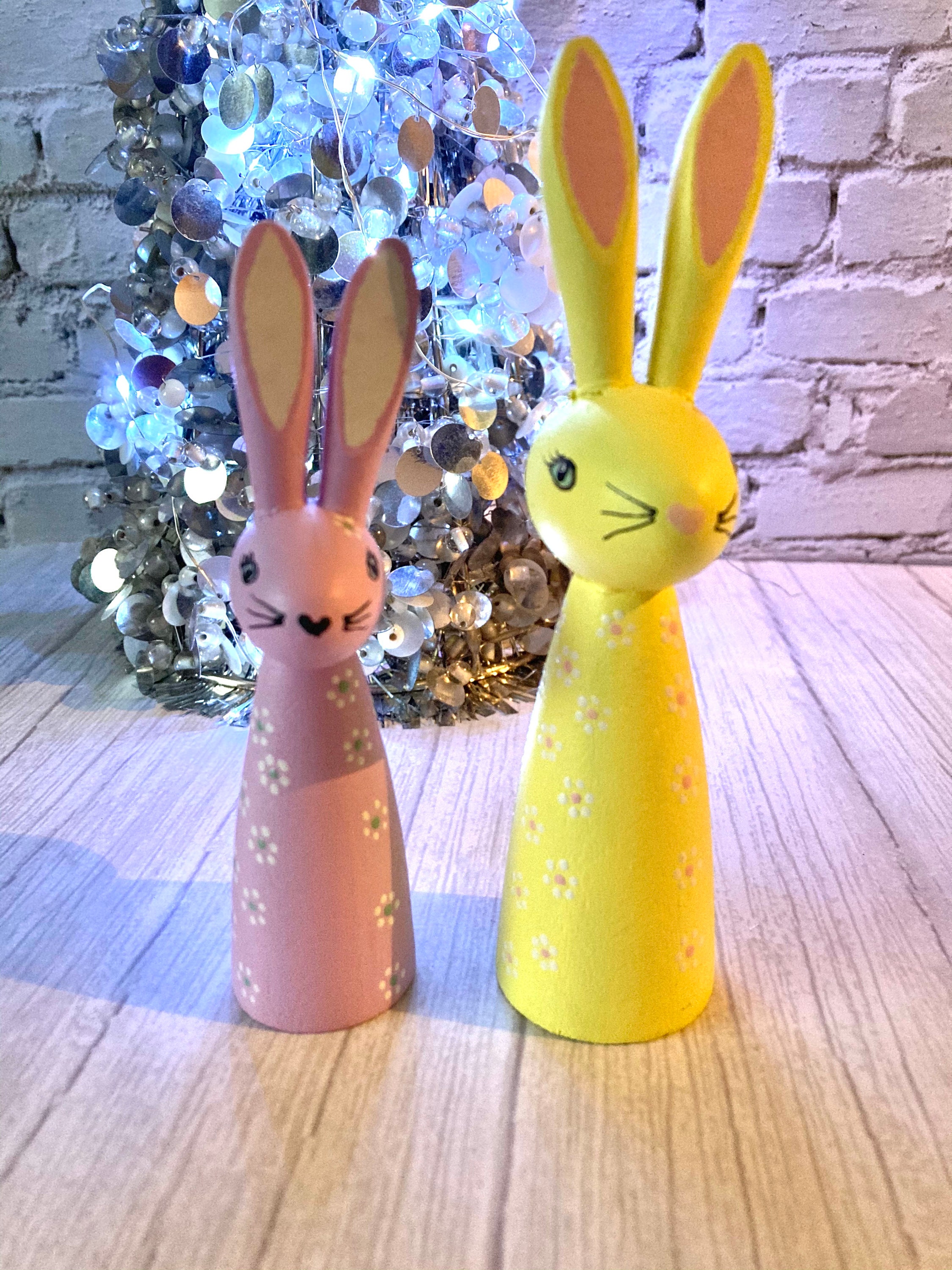 Pair of hand painted wooden bunnies Etsy.de
