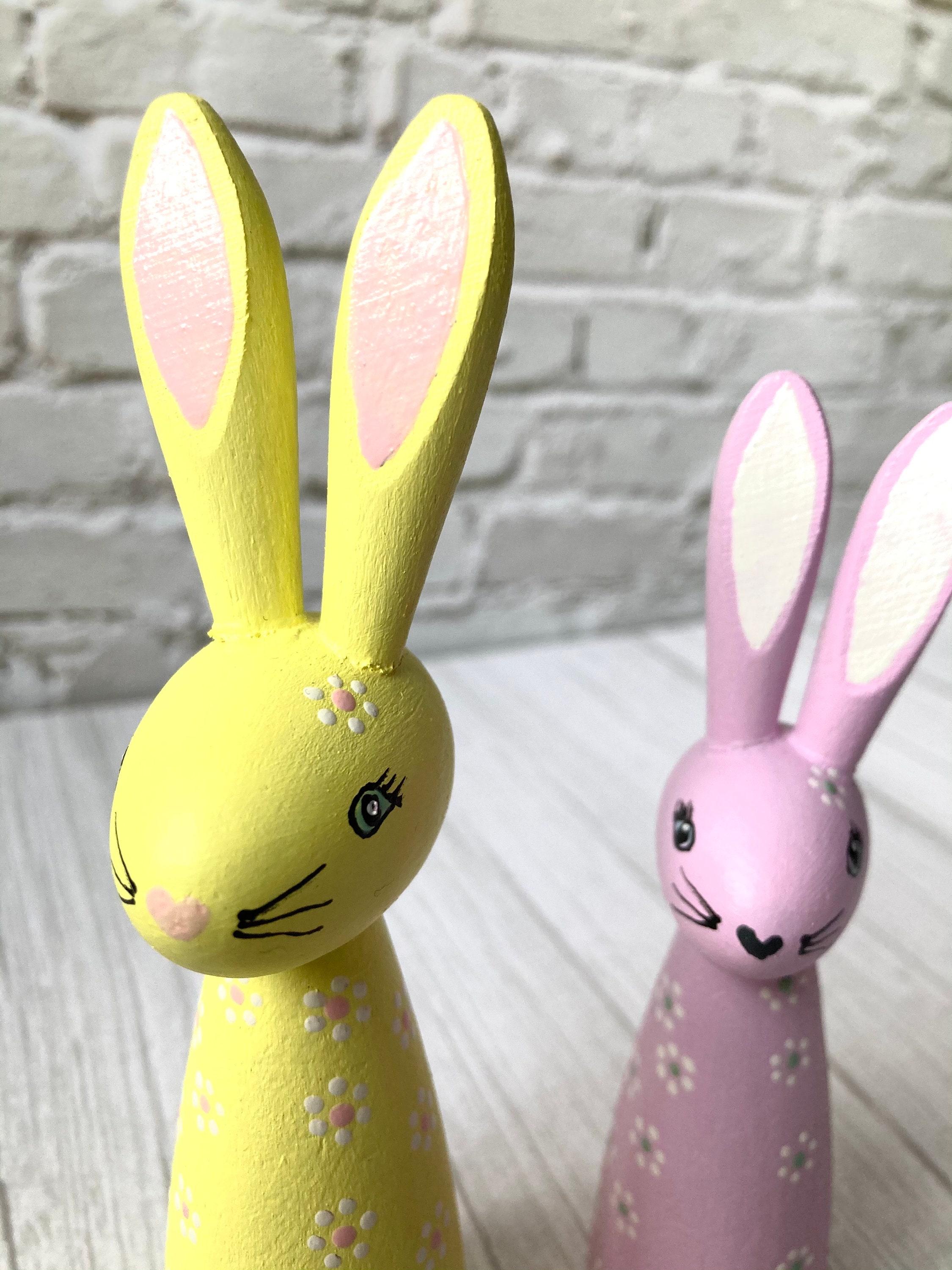 Pair of hand painted wooden bunnies Etsy.de
