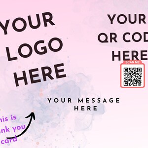Peut inclure: Conception de carte de remerciement rose et blanche avec le texte "YOUR LOGO HERE", "YOUR QR CODE HERE" et "YOUR MESSAGE HERE". Un code QR est présent avec une étiquette "SCAN ME". Les mots "This is thank you card" sont également présents.