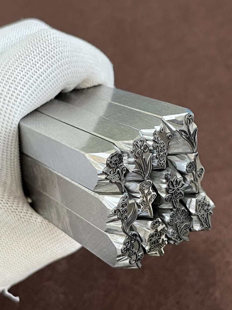 Mese di nascita Fiori Rosa Giglio Tulipano Punzoni Gioielli Metallo, Strumenti per timbri in pelle Braccialetto Strumento fai da te per artigianato, Timbro di design in metallo artistico immagine 10