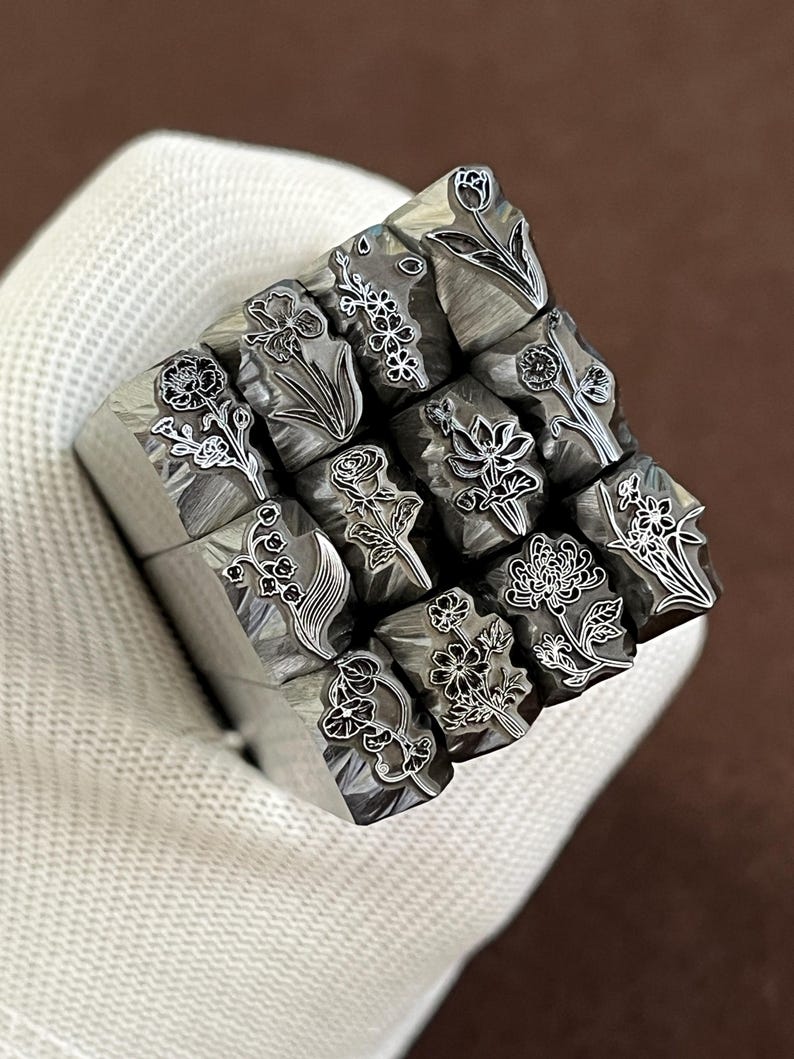 Mese di nascita Fiori Rosa Giglio Tulipano Punzoni Gioielli Metallo, Strumenti per timbri in pelle Braccialetto Strumento fai da te per artigianato, Timbro di design in metallo artistico immagine 2