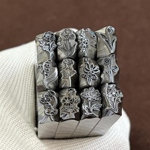 Mese di nascita Fiori Rosa Giglio Tulipano Punzoni Gioielli Metallo, Strumenti per timbri in pelle Braccialetto Strumento fai da te per artigianato, Timbro di design in metallo artistico immagine 12