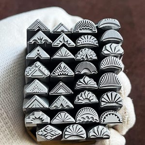 Punções de aço triangulares inspiradas em íris/flecha/índia para joias, ferramentas de estampagem em couro, pulseiras e artesanato DIY, ideal para confecção de bijuterias e presentes.