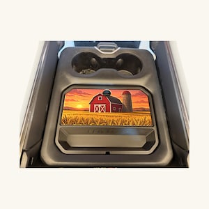Opbergvak voor de middenconsole van de Ram 1500, 2019–2026 5e generatie — Rode schuur met zonsondergangprint, cadeau voor boeren, decoratie met schuur en silo, verborgen opbergruimte