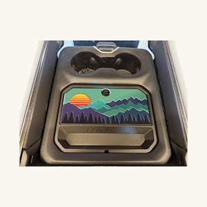 Retro Sunset Mountain Ram 1500 console organizerbak met verborgen opbergruimte (2019-2026)