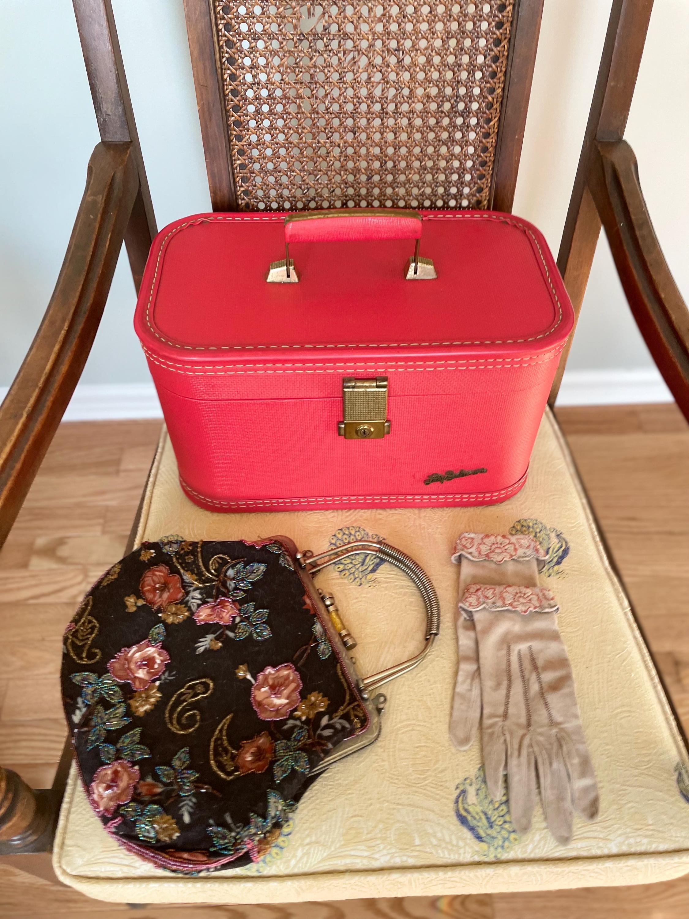 Ruby Red-vintage-lady Baltimore-train Case-cosmetic Case-no Key